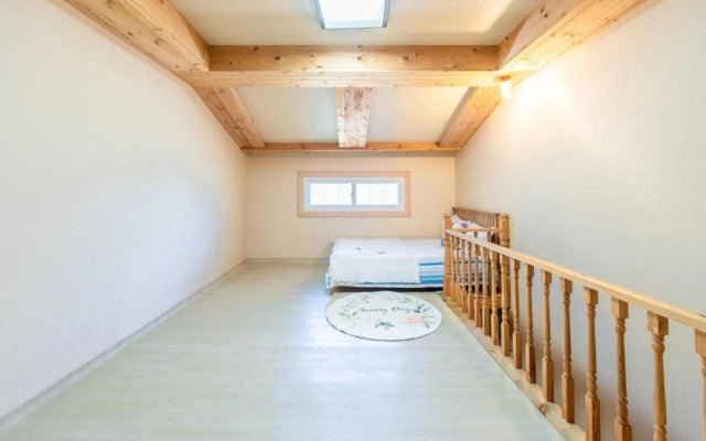 Gurye Jeonmangjoeunjip Pension