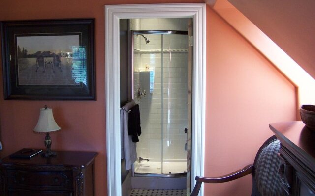 Creighton Manor Inn Bed & Breakfast