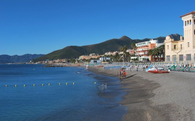 Well-kept Apartment With air Conditioning 1 km. From the sea