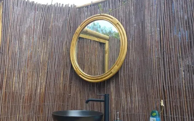 Studio With Pool, Garden and Open Roof Bathroom