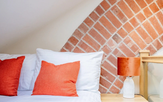 Exquisite renovation in central location