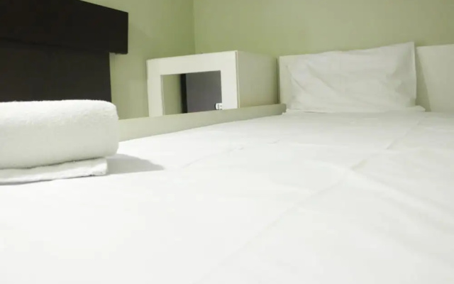 Comfortable 2Br Apartment at Grand Asia Afrika Residence Near Alun Alun Bandung by Travelio – Guest Rooms – Bandung