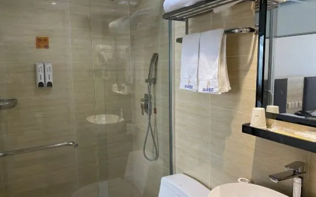 Home Inn Huaxuan (Beijing Huilongguan East Street Subway Station)