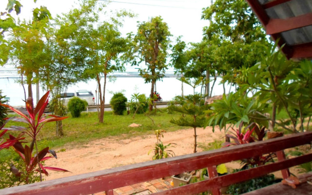 Bangrak Bungalow