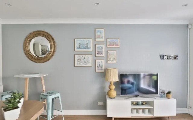 Newly Refurbished Flat With Great Transport Links