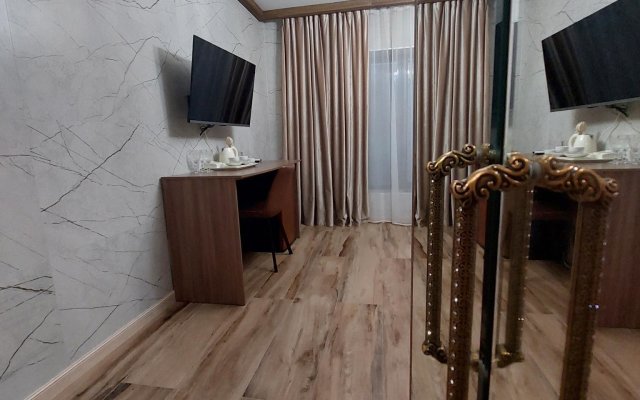 Apartments at the Red wood Hotel