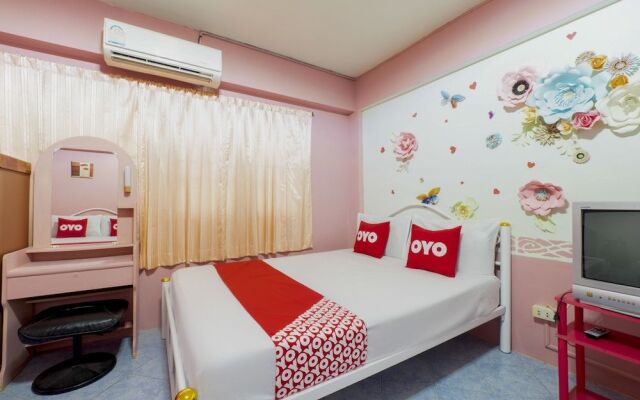 OYO 1099 Star House