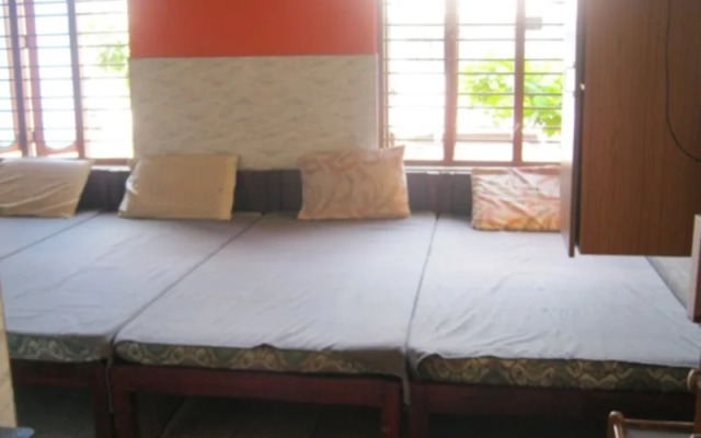 Raj Lodge