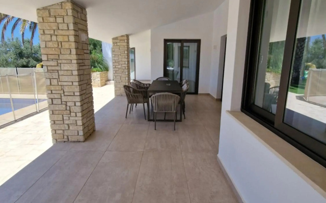 Luxury 6 bedrooms villa in Cyprus