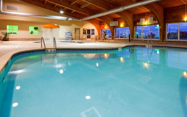 Holiday Inn Detroit Lakes by IHG
