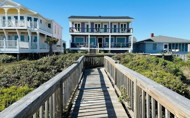 Nothin But Nett 5 Bedroom Home by RedAwning