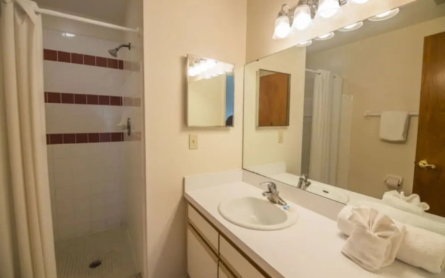 Charles' Sweetwater Club Condo