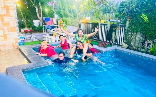 บ้านแฟมิลี่ ปาร์ตี้ พูลวิลล่า หัวหิน ใกล้เซเว่น 3ห้องนอน รองรับ 6-15 คน