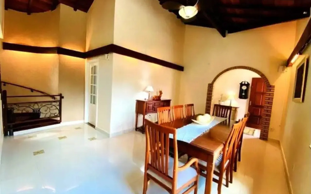 Villa Amarela