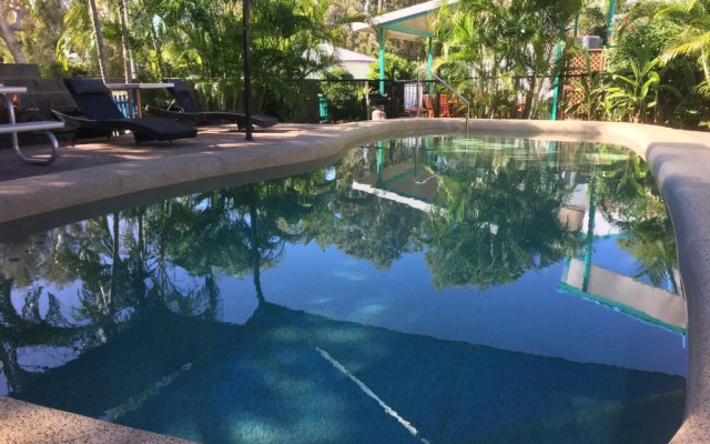 Tropical Palms Resort & 4WD Hire