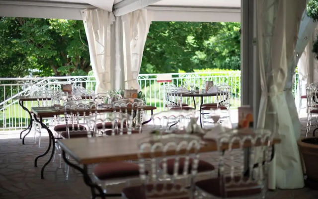 Logis Hôtel Domaine les Falaises