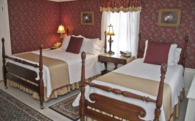 Seven South Street Inn B & B
