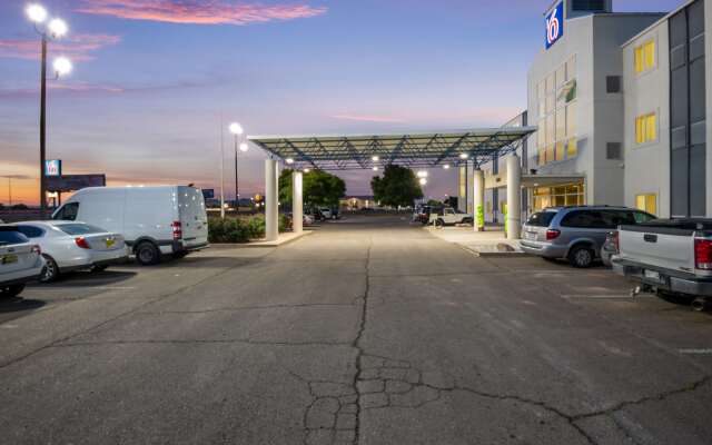 Motel 6 Roswell, NM