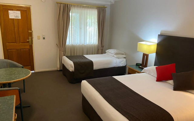 Puffers Inn Logan Motel – Guest Rooms – Logan Central