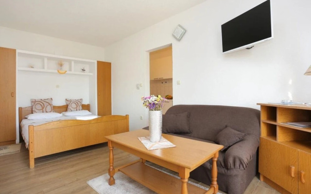 Lias - With Restaurant - A3