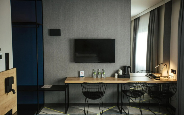 Air Hotel