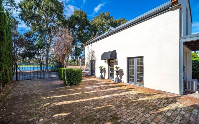 The Hackney Stables - Style & Comfort - City Edge