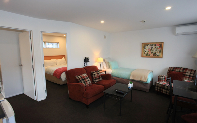 Lorenzo Motor Lodge – Guest Rooms – Christchurch