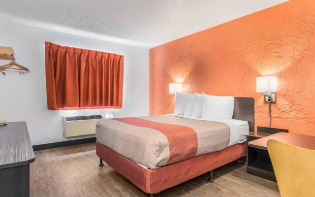 Motel 6 Elk Grove Village, IL