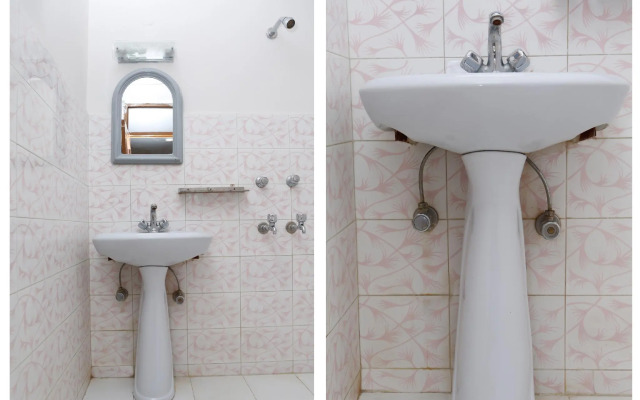 OYO 13759 Hotel Galwan Palace