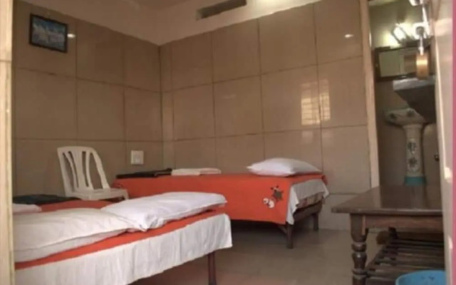 Mourya Deluxe AC Lodge