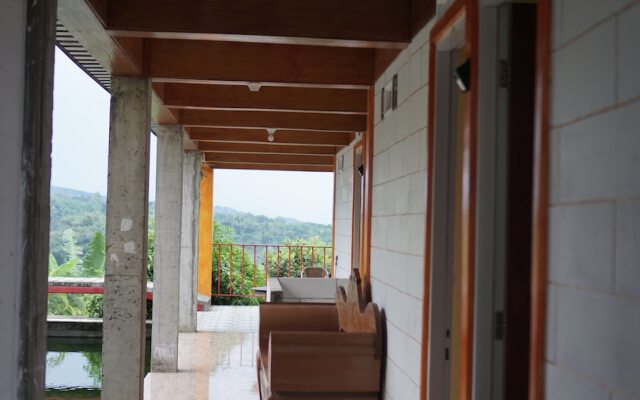 SPOT ON 93943 Sakinah Homestay Bromo Syariah Near Rest Area Wringinanom