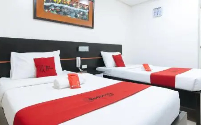 RedDoorz Plus Park-Lay Suites Kidapawan City