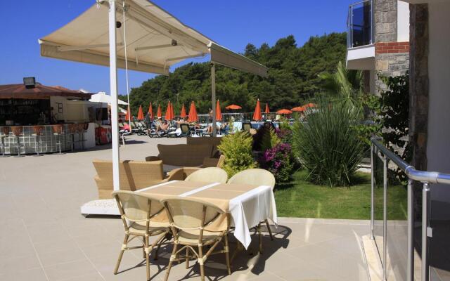 Sertil Deluxe Tropical Suites