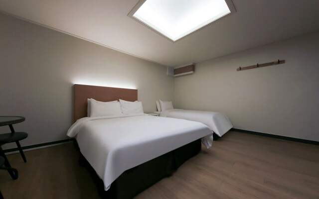 Daejeon Wolpyeong W