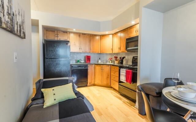 AOC Suites - Heart of Downtown  Condo