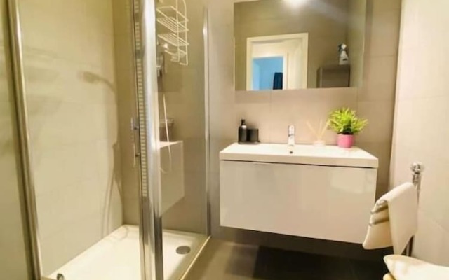 Large 3bedrooms with Terrace and Parking