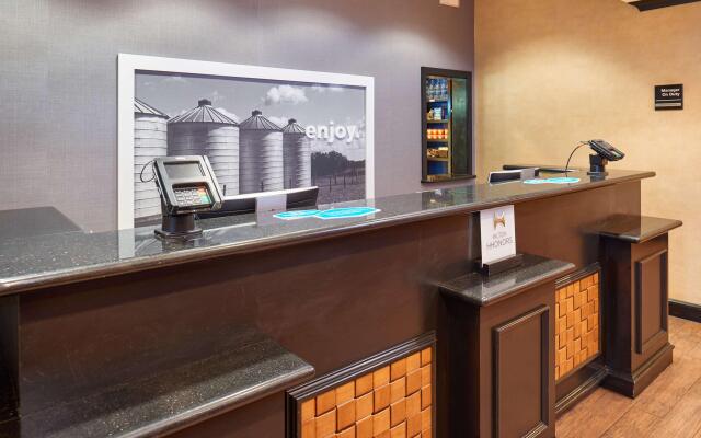 Hampton Inn & Suites Waco-South