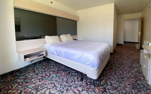 Motel 6 McAlester, OK - South