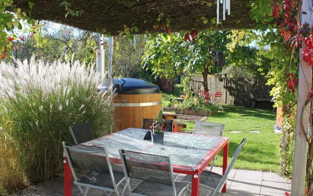 Quaint Holiday Home in Saint-Quirin with hot tub, nice view