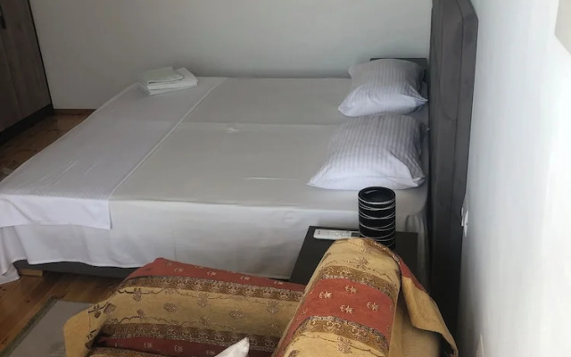 Monas Guesthouse