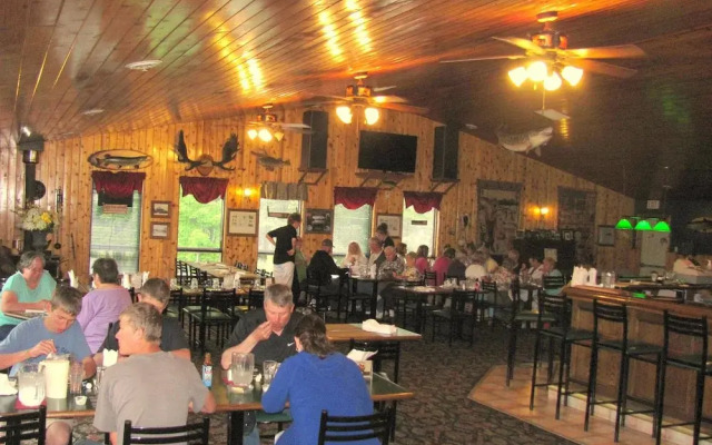 Waterfalls Lodge