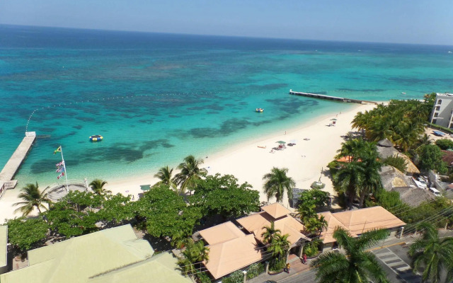 Daydream Beach at Montego Bay Club