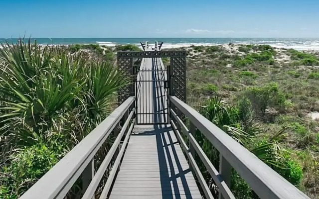 Sea Haven Luxe 2BR Oceanfront Haven