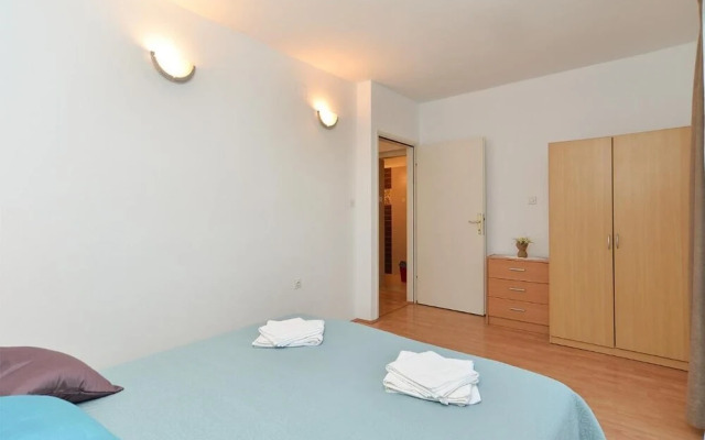 Spacious Apartment With Garden