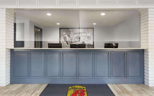 Super 8 by Wyndham Universal City