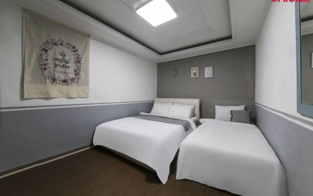 Sinchon Sisters - Hostel