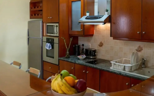 Stay Gold Feathers Apartment