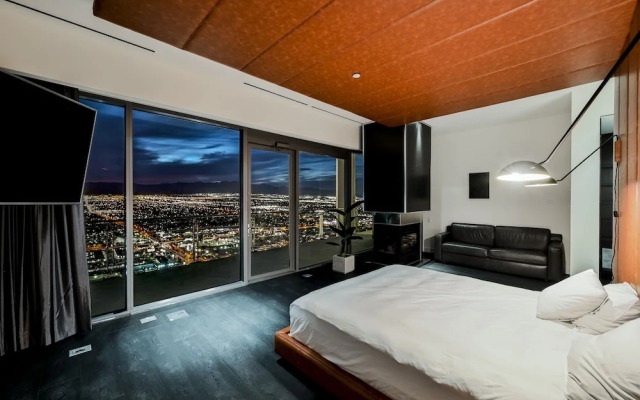StripViewSuites at Palms Place Penthouses