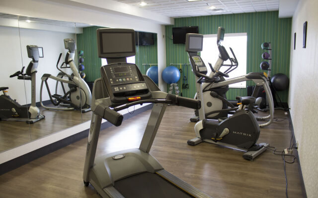 Holiday Inn Express & Suites Parkersburg-Mineral Wells by IHG