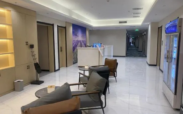 Continent Business Hotel (Changchun West Railway Station)